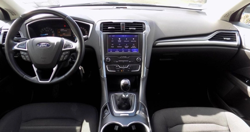 Ford Mondeo cena 88888 przebieg: 59700, rok produkcji 2020 z Szczecin małe 704